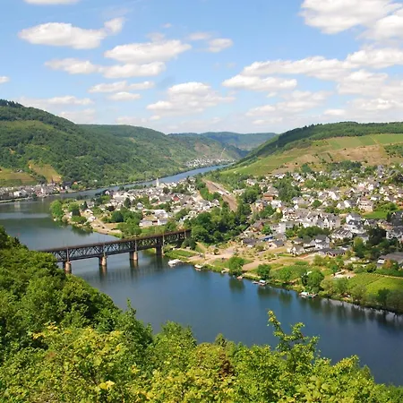 Ferienwohnungen Bullay Lägenhet *