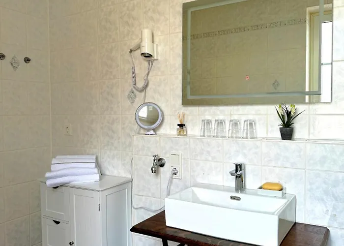 Ferienwohnungen Bullay * ブライ